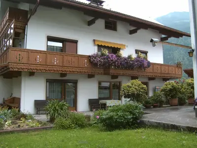 Ein Garten an der Unterkunft Haus Holaus Helga
