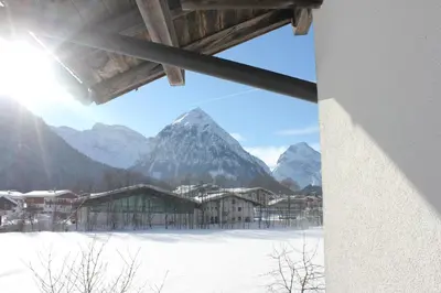 Ein allgemeiner Bergblick oder ein Berglick von der Ferienwohnung aus