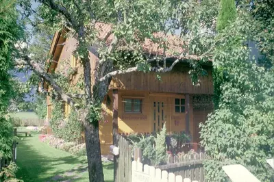 Ein Garten an der Unterkunft Ferienhaus Zirmheim
