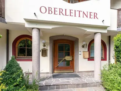 Das Gebäude in dem sich das Ferienhaus befindet