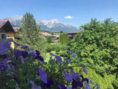 Ein allgemeiner Bergblick oder ein Berglick von der Ferienwohnung aus