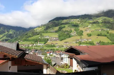 Ein allgemeiner Bergblick oder ein Berglick von der Ferienwohnung aus