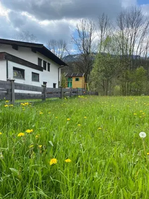 Ein Garten an der Unterkunft Haus Maria