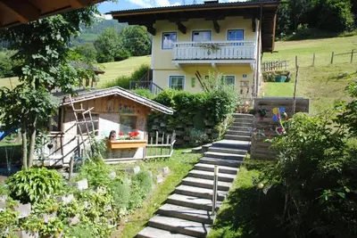 Ein Garten an der Unterkunft Ferienhaus Niedernsill