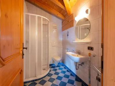 Ein Badezimmer in der Unterkunft Chalet in Gattererberg near Ski Slopes