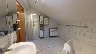 Ein Badezimmer in der Unterkunft Haus Monika