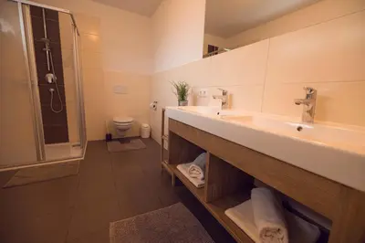 Ein Badezimmer in der Unterkunft Chalet Arena