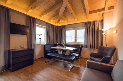 Ein Sitzbereich in der Unterkunft Chalet Arena