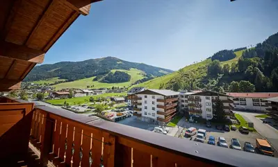 Ein allgemeiner Bergblick oder ein Berglick von des Hotels aus