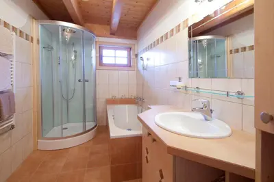 Ein Badezimmer in der Unterkunft Chaletwohnung Lederer