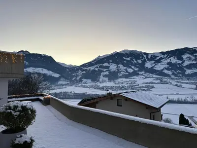 Ein allgemeiner Bergblick oder ein Berglick von der Ferienwohnung aus