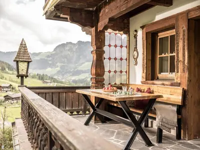 Ein allgemeiner Bergblick oder ein Berglick von des Ferienhauses aus