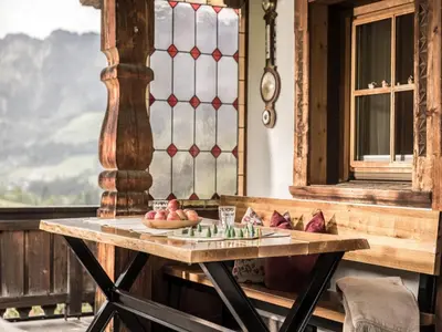 Ein allgemeiner Bergblick oder ein Berglick von des Ferienhauses aus