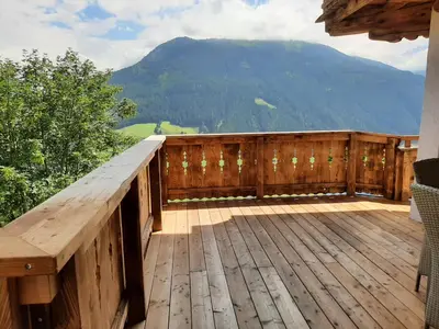 Ein allgemeiner Bergblick oder ein Berglick von der Ferienwohnung aus