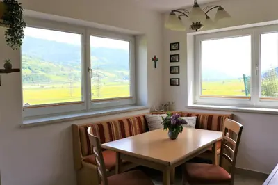 Ein allgemeiner Bergblick oder ein Berglick von der Ferienwohnung aus