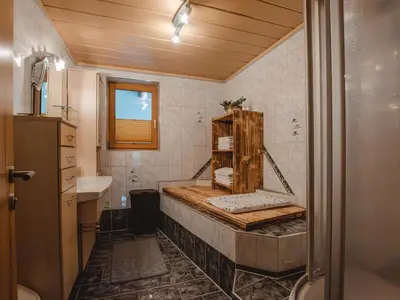 Ein Badezimmer in der Unterkunft Apartment Hüttaler by Interhome
