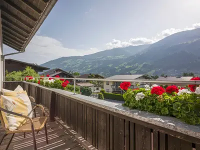 Ein allgemeiner Bergblick oder ein Berglick von des Ferienhauses aus