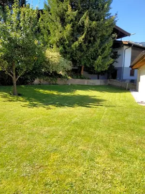 Ein Garten an der Unterkunft Ferienwohnung Trixi