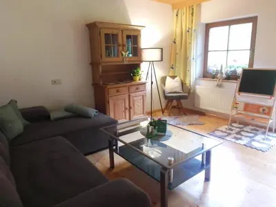 Ein Sitzbereich in der Unterkunft Ferienwohnung Hinterschwarzenberg