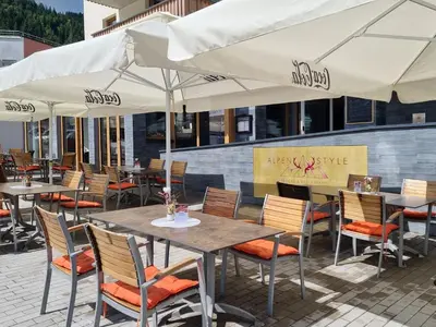 Ein Restaurant oder anderes Speiselokal in der Unterkunft Alpenstyle Resort Fieberbrunn by AlpenTravel