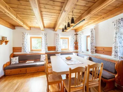 Ein Sitzbereich in der Unterkunft Farmhouse in Wildkogel near Ski Slopes