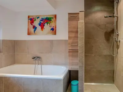 Ein Badezimmer in der Unterkunft Blumenwiese I