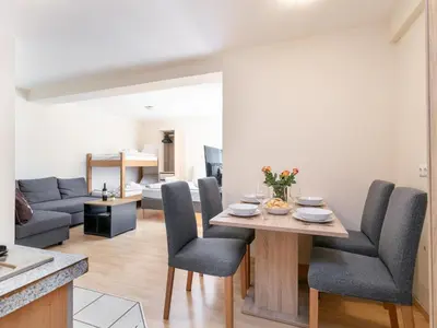 Ein Sitzbereich in der Unterkunft Town House 1