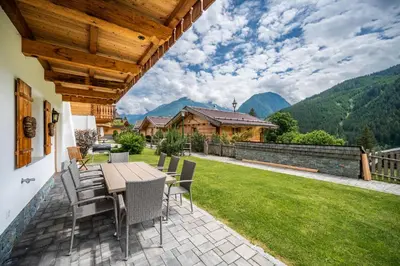 Ein allgemeiner Bergblick oder ein Berglick von des Chalets aus