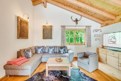 Ein Sitzbereich in der Unterkunft Chalet #4 - Edelweiss