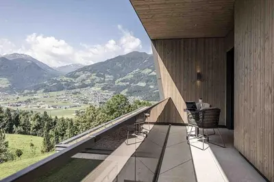 Ein allgemeiner Bergblick oder ein Berglick von der Ferienwohnung aus