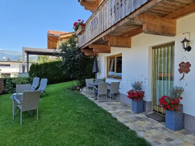 Ein Garten an der Unterkunft Haus Roland