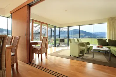 Ein allgemeiner Bergblick oder ein Berglick von der Ferienwohnung aus