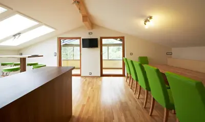 Ein Sitzbereich in der Unterkunft Holiday Lodge Central