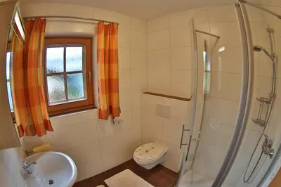 Ein Badezimmer in der Unterkunft Haus Burbach
