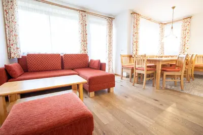 Ein Sitzbereich in der Unterkunft Ferienwohnung Hochkrimml 19 __1-4