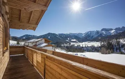 Ein allgemeiner Bergblick oder ein Berglick von des Bed & Breakfasts aus