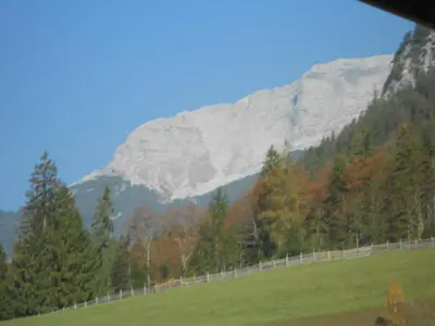 Ein allgemeiner Bergblick oder ein Berglick von des Bed & Breakfasts aus