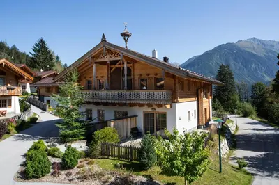 Ein allgemeiner Bergblick oder ein Berglick von der Ferienwohnung aus