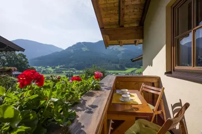 Ein allgemeiner Bergblick oder ein Berglick von der Ferienwohnung aus