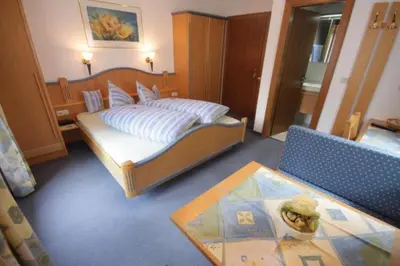Ein Bett oder Betten in einem Zimmer der Unterkunft Gästehaus Waldruh