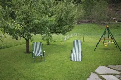Ein Garten an der Unterkunft Gästehaus Waldruh