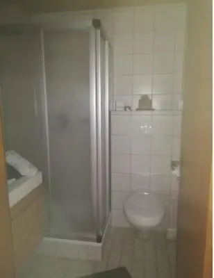 Ein Badezimmer in der Unterkunft Gästehaus Waldruh
