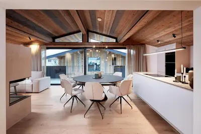 Ein Sitzbereich in der Unterkunft Alpin Residenzen Eichenheim Aurach bei Kitzbühel by Alpina-Holiday