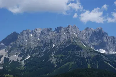 Ein allgemeiner Bergblick oder ein Berglick von der Ferienwohnung aus
