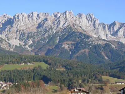 Ein allgemeiner Bergblick oder ein Berglick von der Ferienwohnung aus