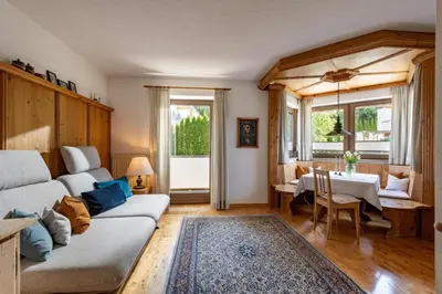 Ein Sitzbereich in der Unterkunft Haus Alpin