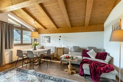 Ein Sitzbereich in der Unterkunft Haus Alpin