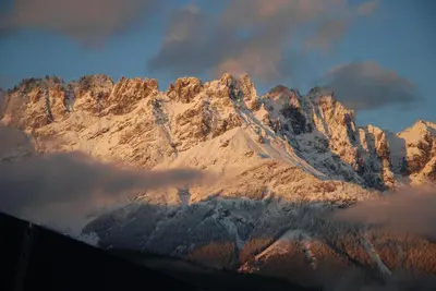 Ein allgemeiner Bergblick oder ein Berglick von der Ferienwohnung aus