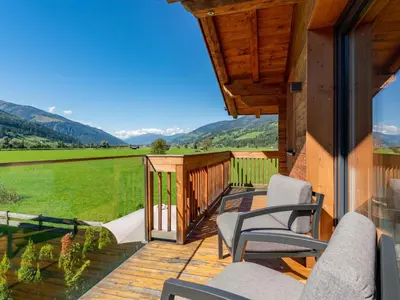 Ein allgemeiner Bergblick oder ein Berglick von des Chalets aus