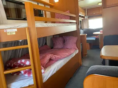 Ein Etagenbett oder Etagenbetten in einem Zimmer der Unterkunft ***** Camping Aufenfeld - Sonnenglückhütte